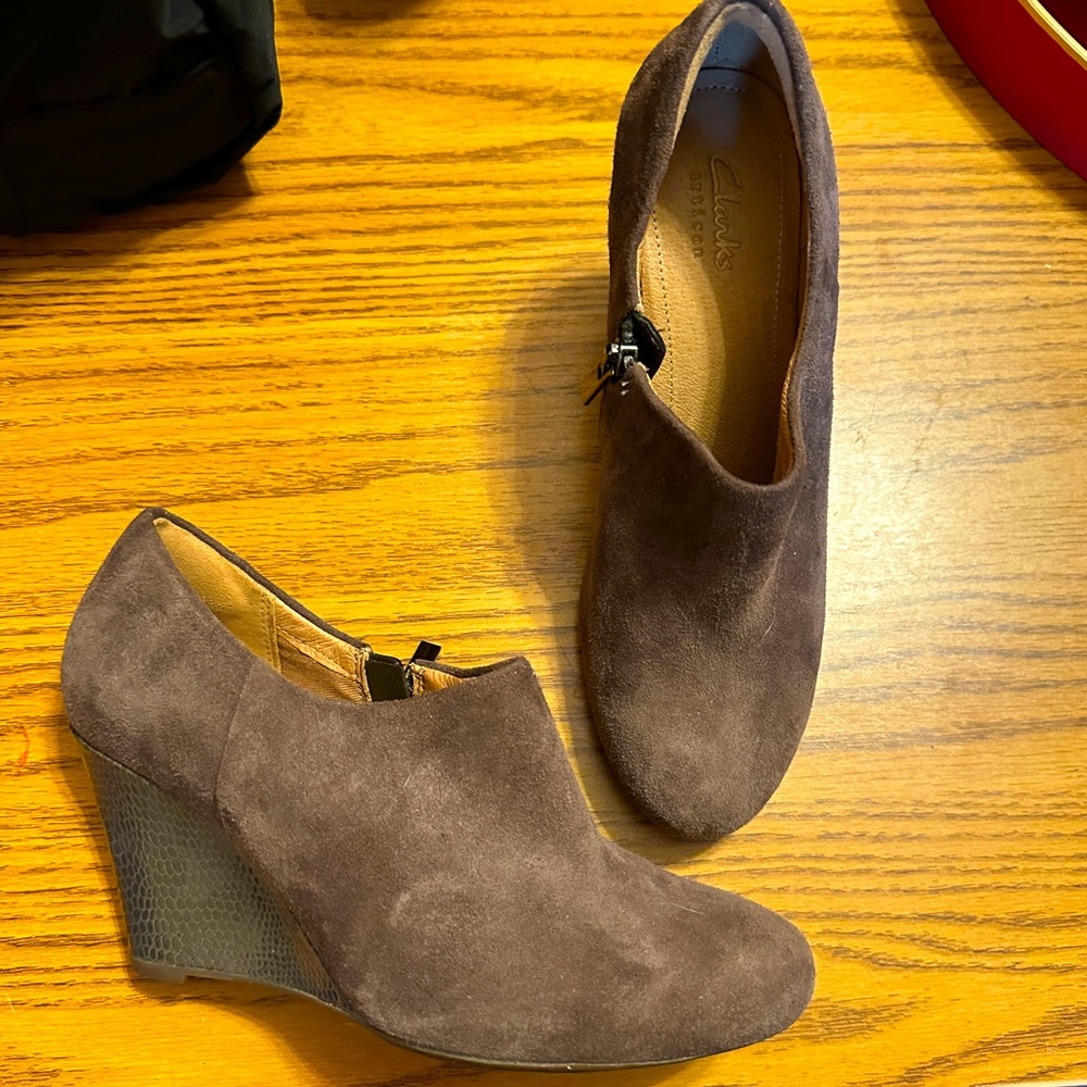 Clarks Artisan Brown Suede Wedge Booties Size 5.5